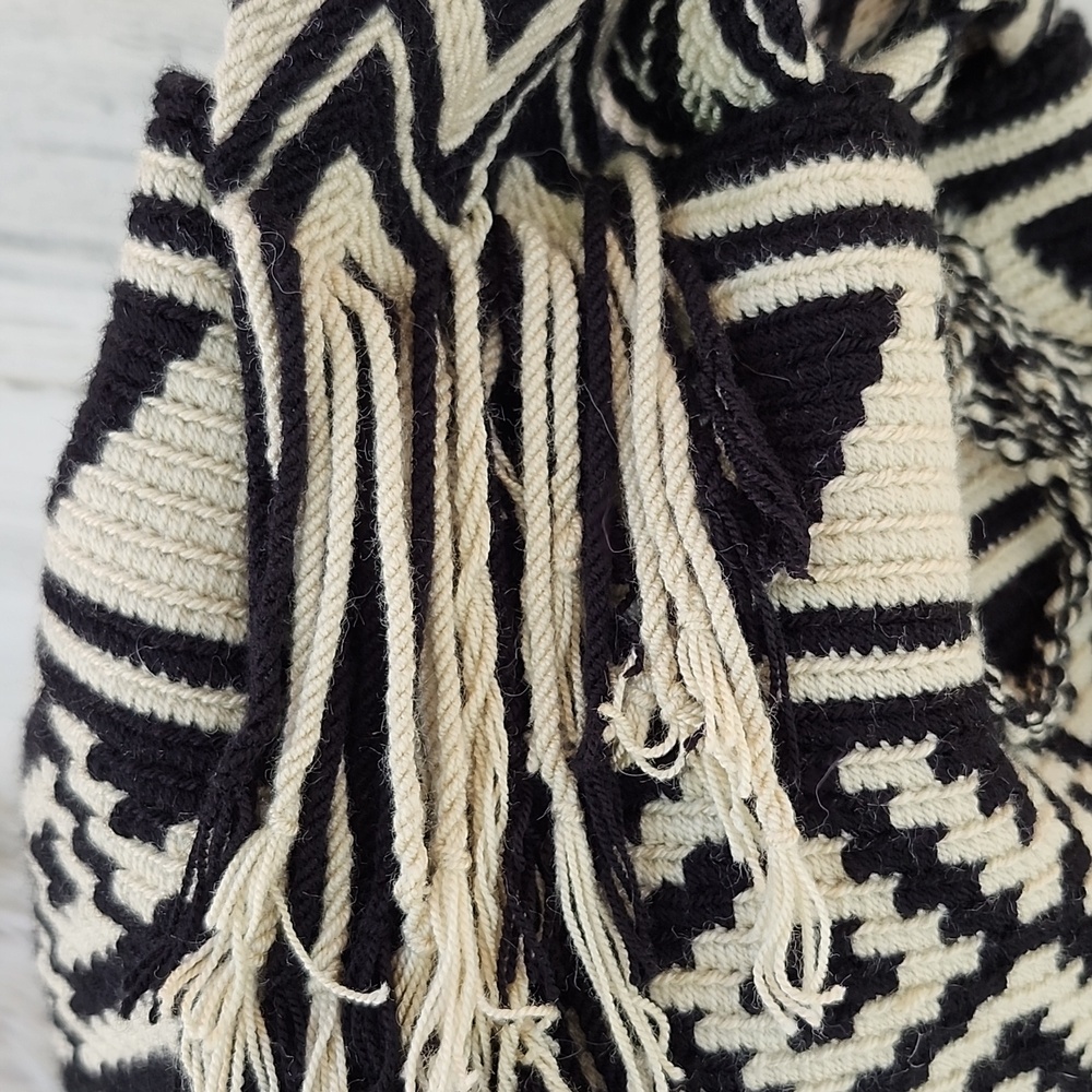 CHILA HANDMADE DRAWSTRING BUCKET BAG - Picture 4 of 13